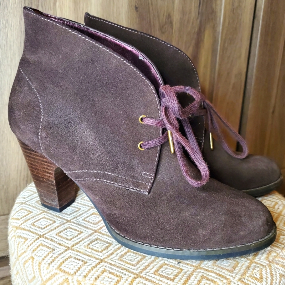 INDIGO BY Clarks LEATHER ANKLE LACE UP BOOTIES. Size 6.5
